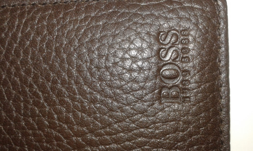 portefeuille en cuir grainé marron hugo boss